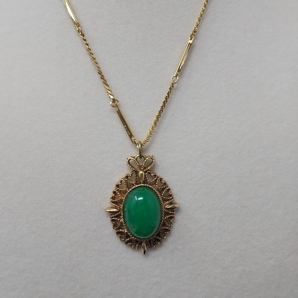 Vintage Crown Trifari Necklace Green Stone Pendant Gold Tone Signed 24" Chain